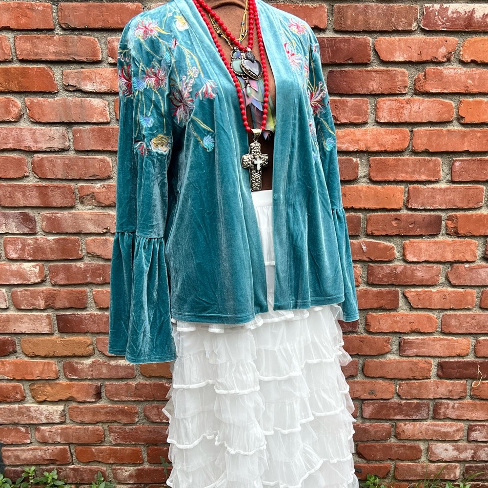 Embroidered Velvet Bell Sleeve Boho Kimono Cardigan - Picture 4 of 10